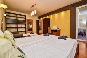 Cappuccino Apartment with Balcony and FREE PARKING